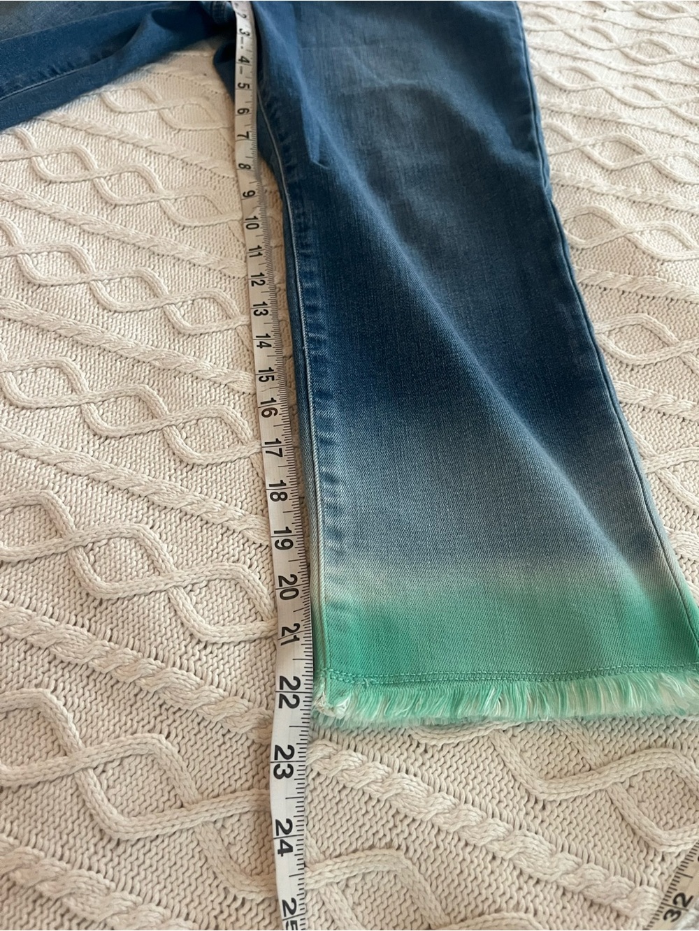 Susan Graver Designer Blue Jeans With Teal Dip-Dye Hem Cropped Size 6 Petite — image 8 of 8